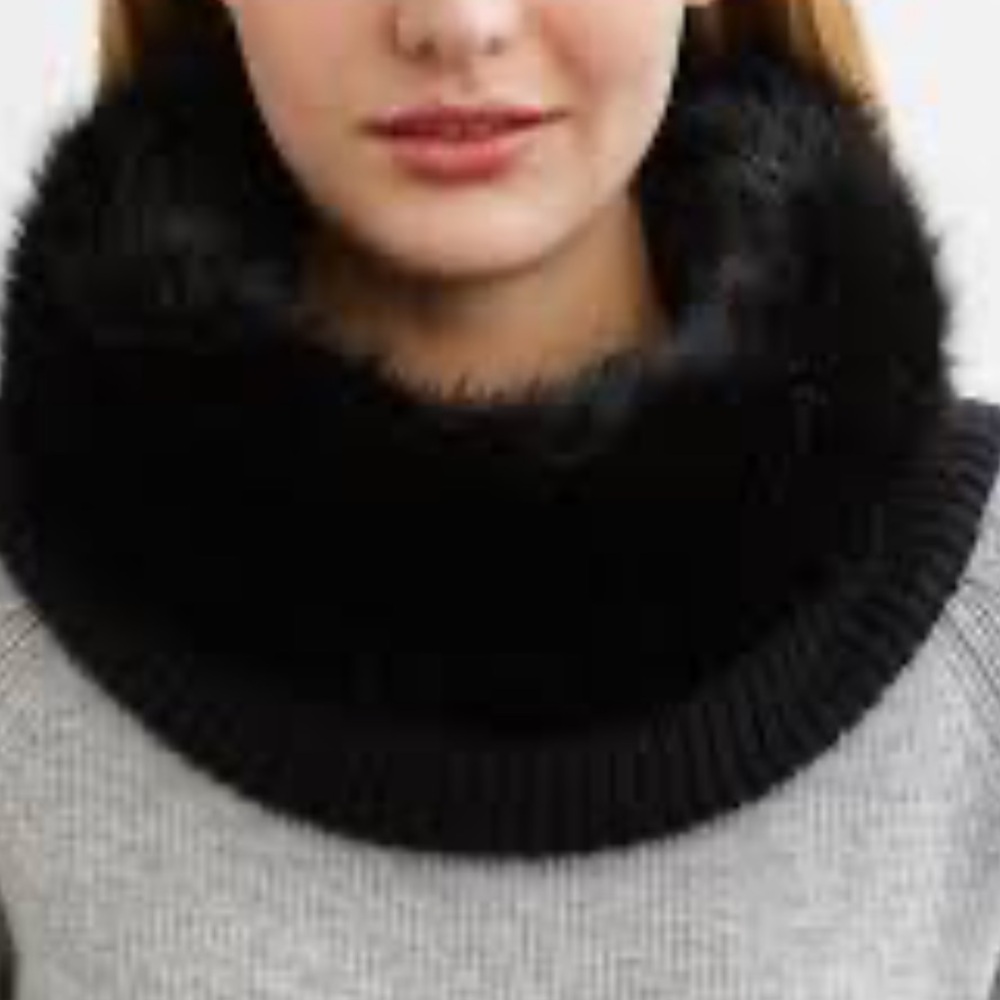 Banana‎ Republic  Black Faux Fur Neck Warmer